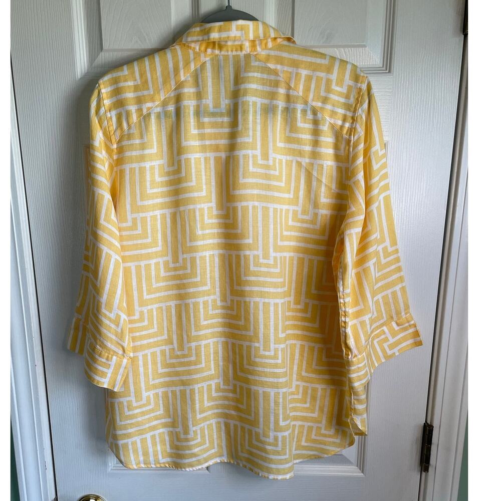 Chico’s 100% Linen No Iron Top Sz L 12/14 Yellow White Geometric Preppy - Picture 2 of 10